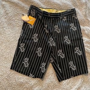 Men’s 32” White Sox golf shorts